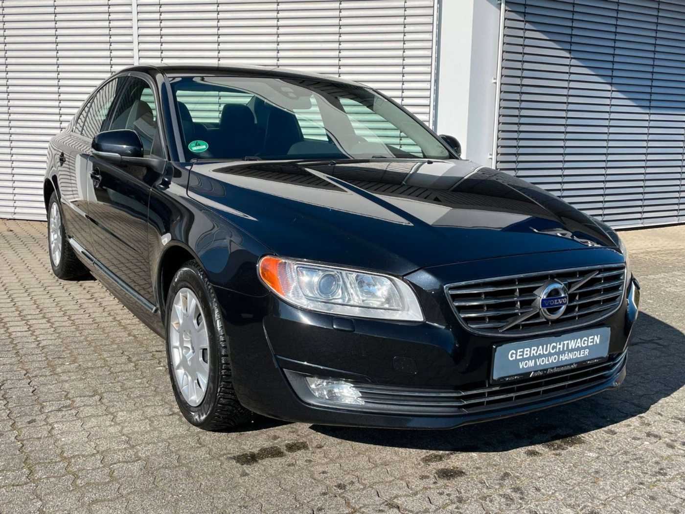 Volvo  D5 Momentum Aut. Xenon*Leder*Navi*AHK*SHZ