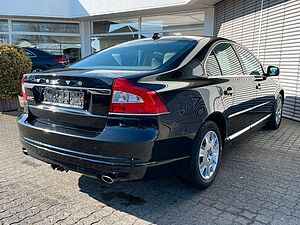 Volvo  D5 Momentum Aut. Xenon*Leder*Navi*AHK*SHZ